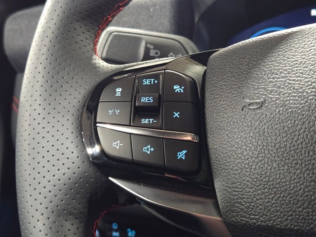 Used 2025 Ford Explorer ST-Line w/ Premium Package image 38