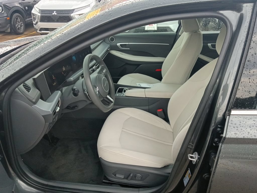 Used 2025 Hyundai Sonata SEL FWD image 4