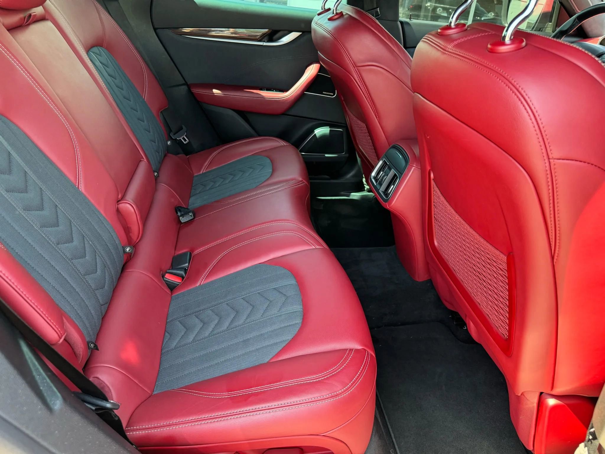 Used 2017 Maserati Levante w/ Luxury Package image 34