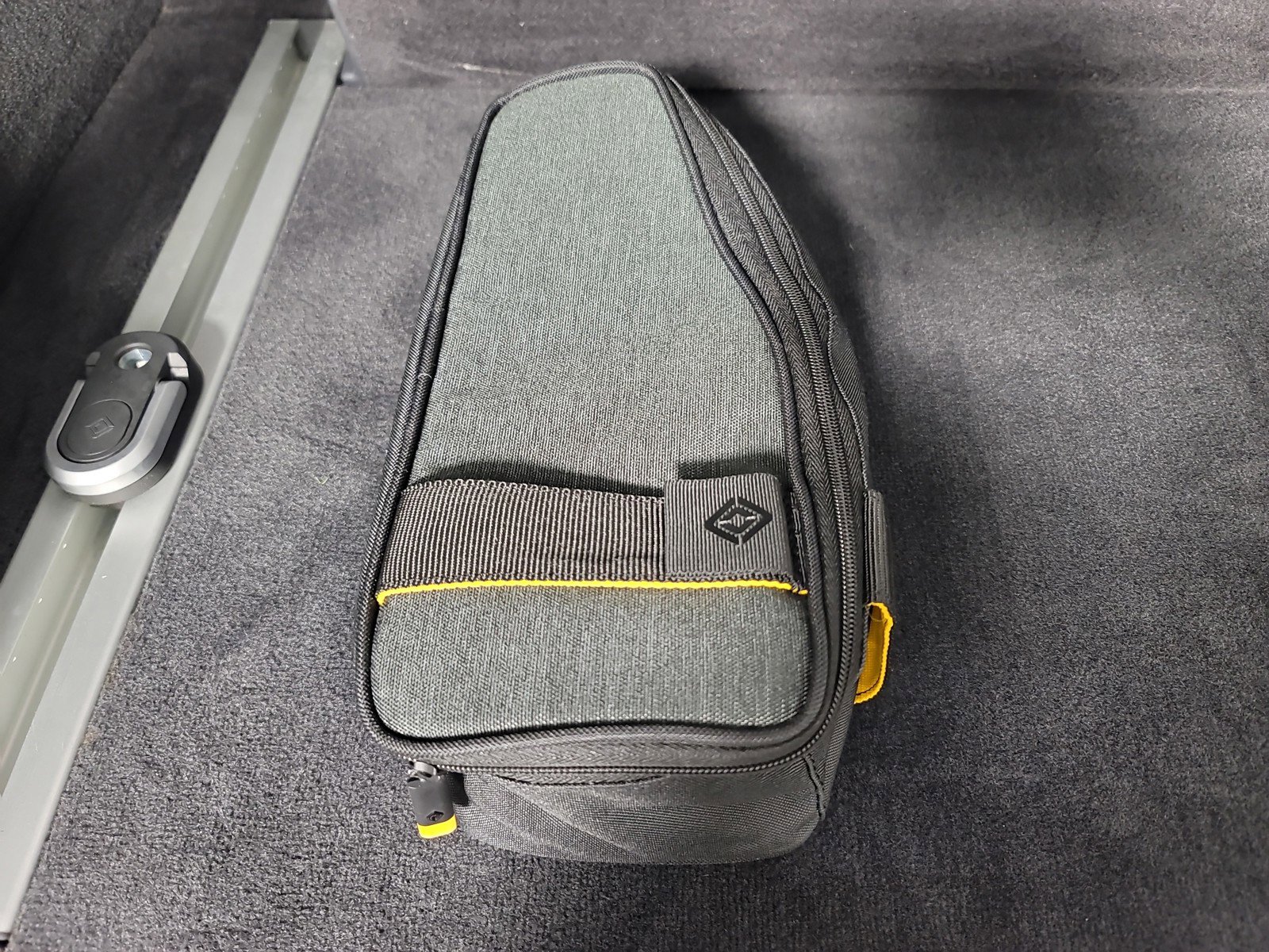 Used 2024 Rivian R1S Adventure image 34