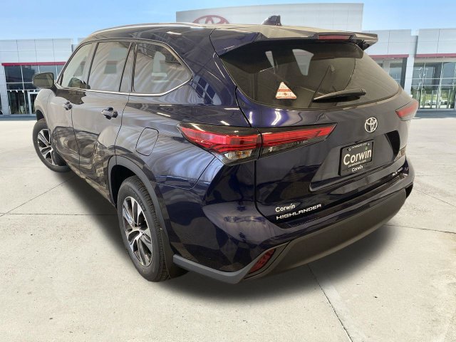 Used 2021 Toyota Highlander XLE AWD/4WD image 7
