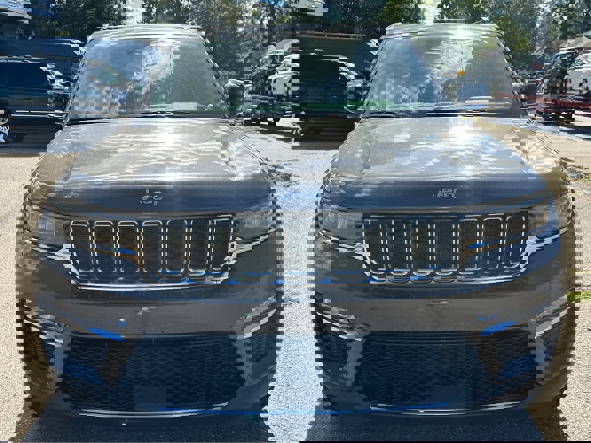 Used 2023 Jeep Grand Cherokee 4WD 4xe image 23