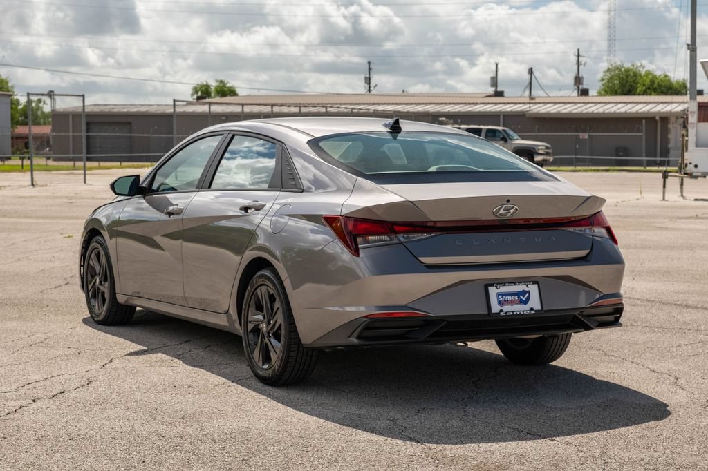 Used 2023 Hyundai Elantra SEL w/ Cargo Package FWD image 6