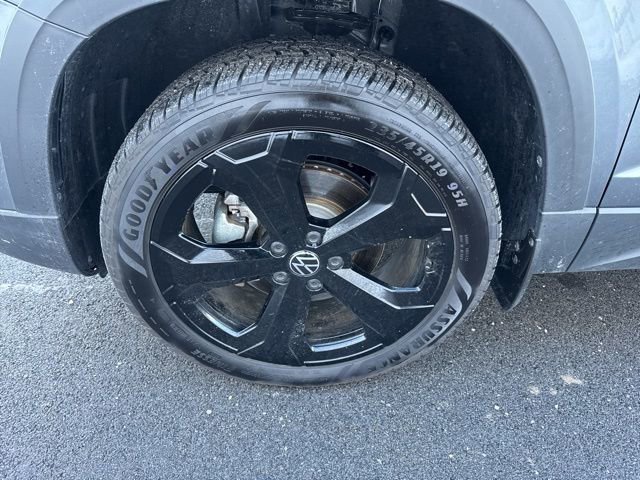 Certified 2025 Volkswagen Taos SEL w/ Black Wheel Plus Package image 29