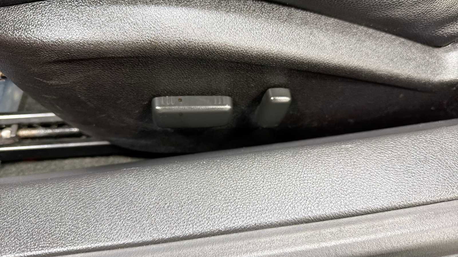Used 2015 Chevrolet Camaro LT RWD image 14