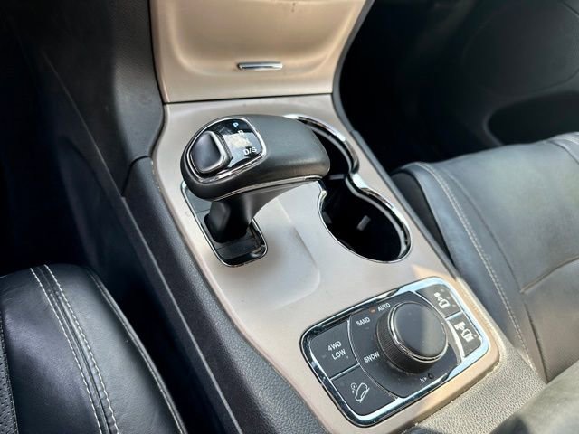 Used 2014 Jeep Grand Cherokee Overland AWD/4WD image 32