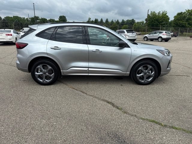 Used 2023 Ford Escape ST-Line w/ Tech Pack #1 AWD/4WD image 10