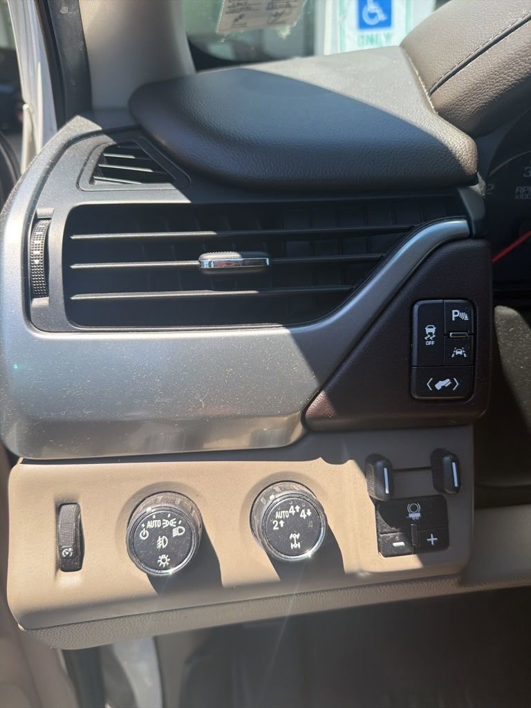 Used 2019 Chevrolet Suburban LT AWD/4WD image 11
