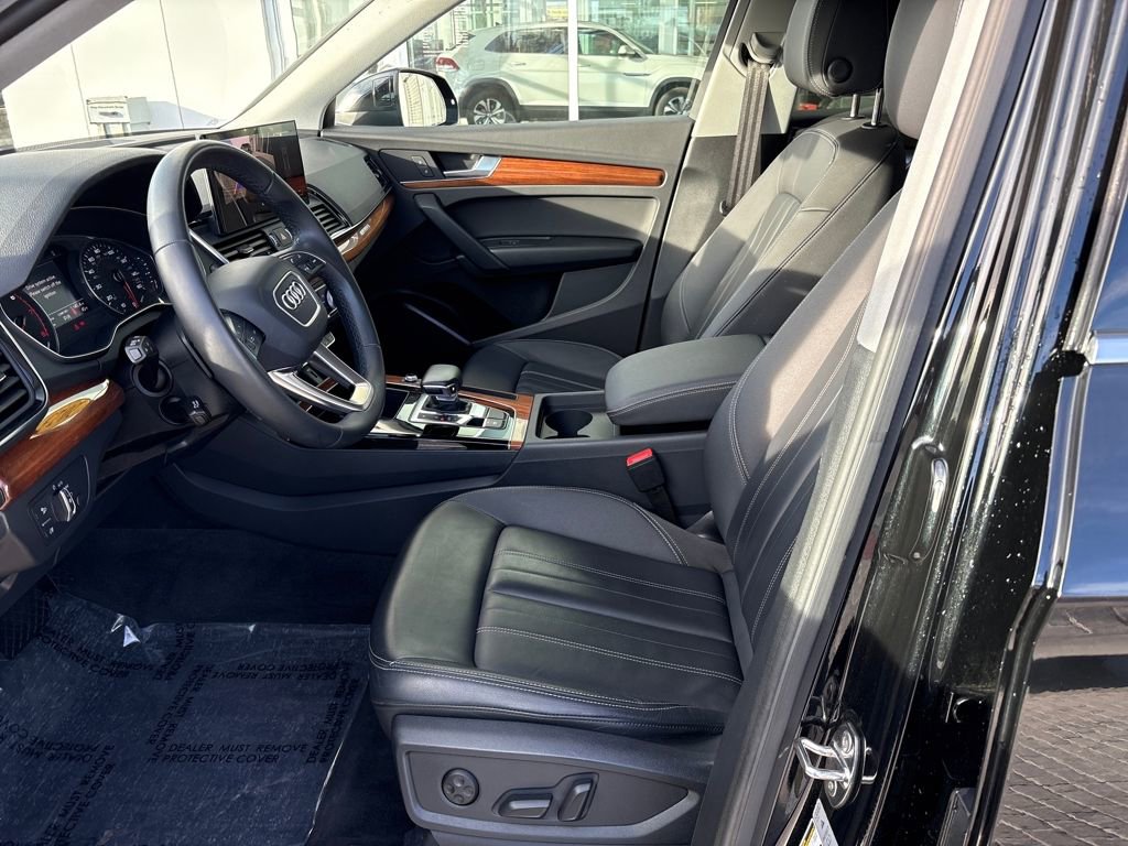 Used 2023 Audi Q5 2.0T Premium w/ Convenience Package image 9