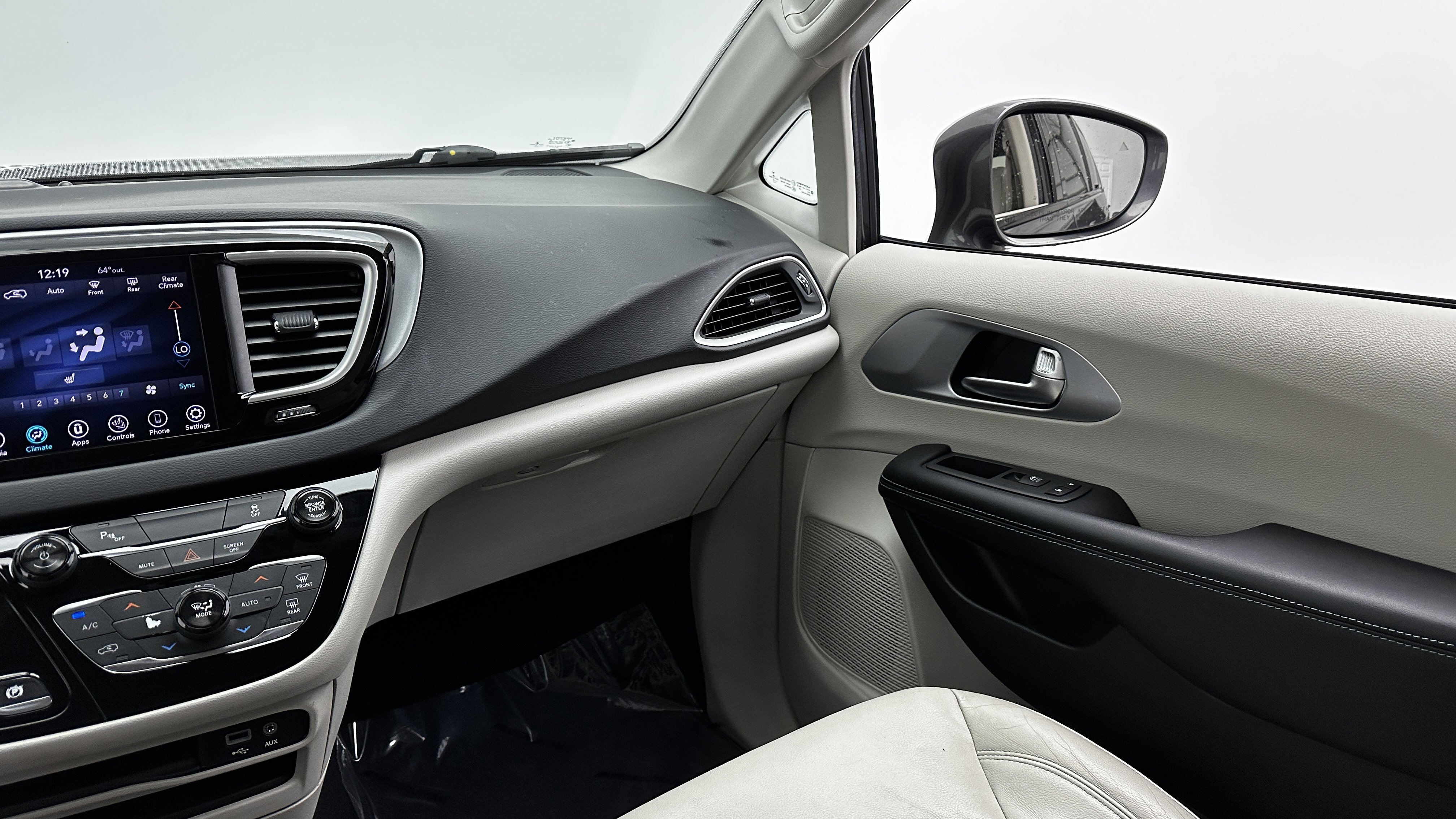 Used 2018 Chrysler Pacifica Touring-L image 28