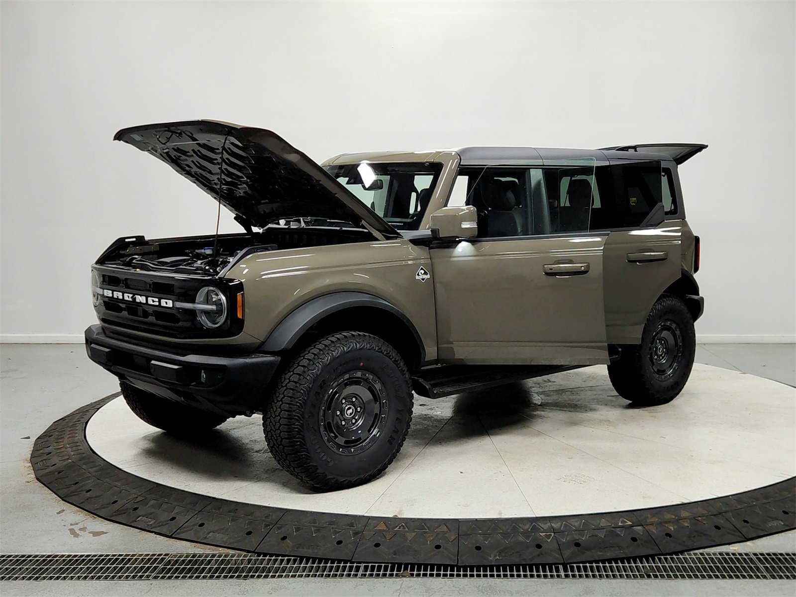 New 2025 Ford Bronco Outer Banks w/ Sasquatch Package image 11