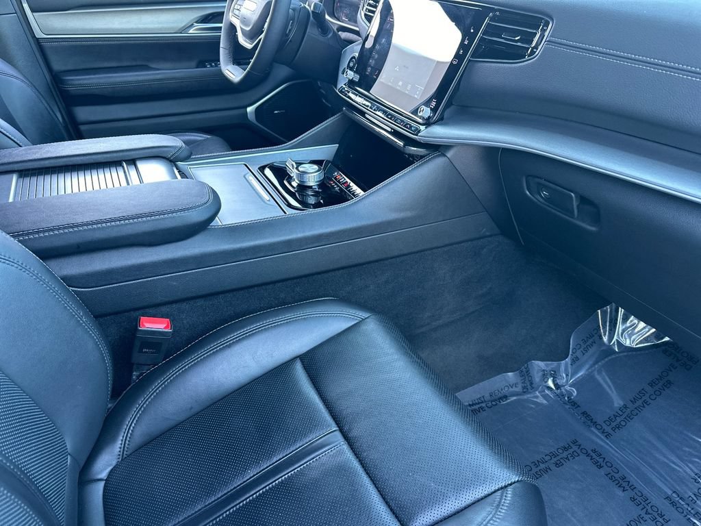 Used 2025 Jeep Wagoneer 4WD image 21