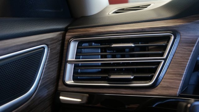 Certified 2025 Volkswagen Atlas SEL image 26