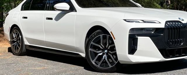 Used 2023 BMW 740i w/ Parking Assistance Package RWD image 10