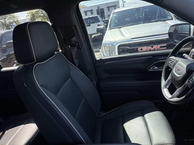 Used 2024 GMC Yukon XL SLT w/ SLT Luxury Package image 13