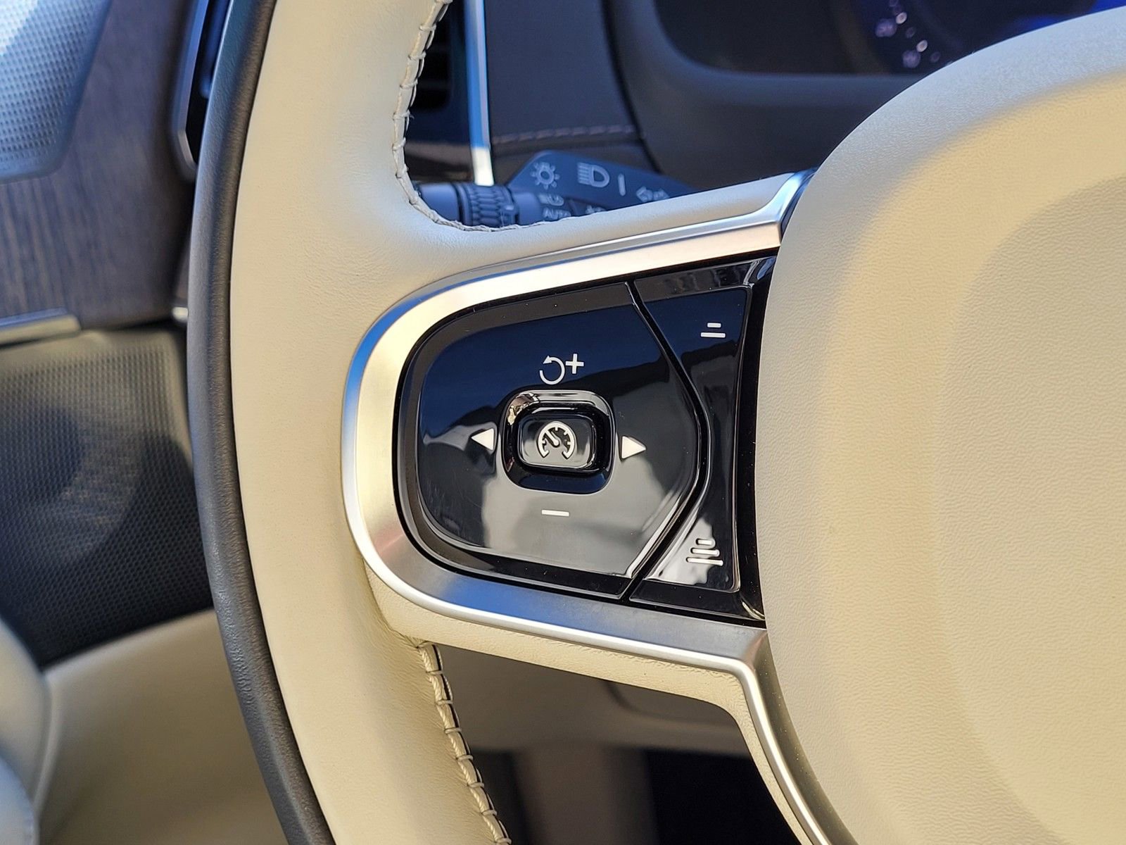 Certified 2023 Volvo XC90 T8 Ultimate w/ Lounge Package AWD/4WD image 20