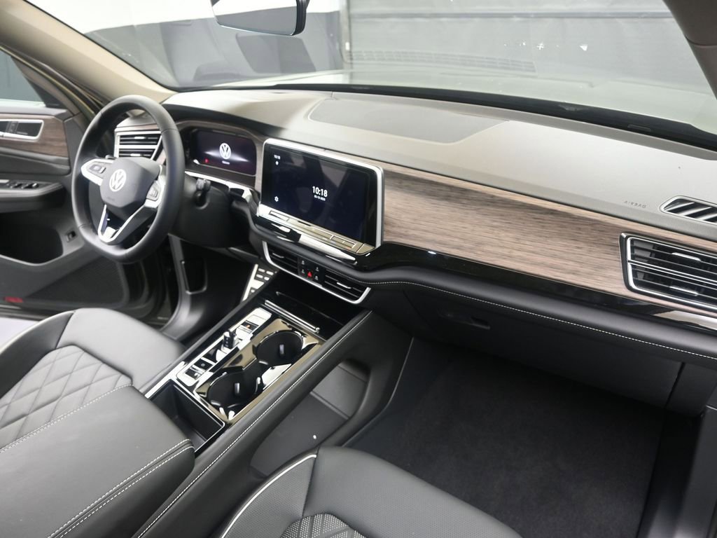 Used 2025 Volkswagen Atlas SEL Premium R-Line image 12