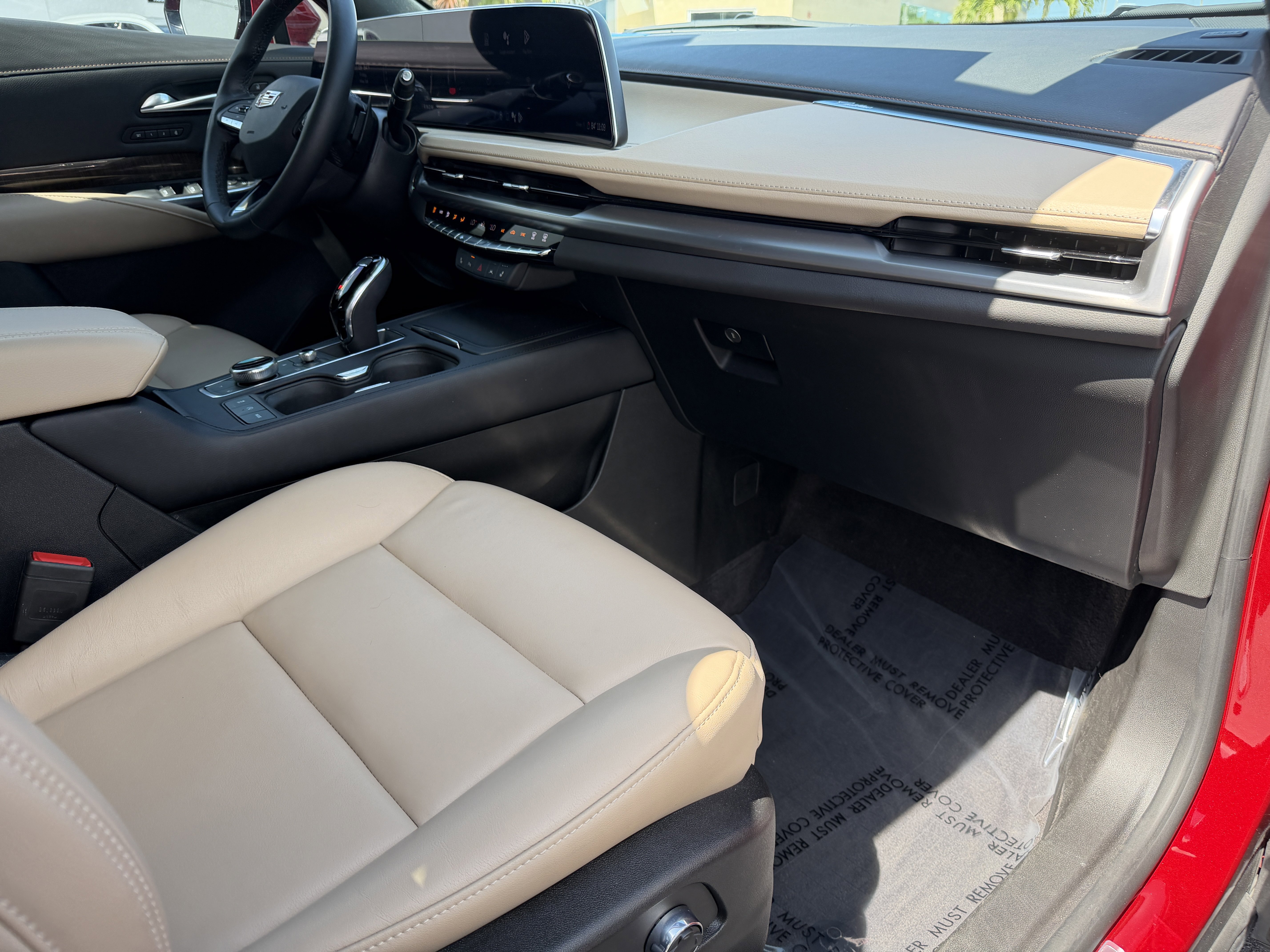 Used 2024 Cadillac XT4 Premium Luxury w/ Cold Weather Package FWD image 11