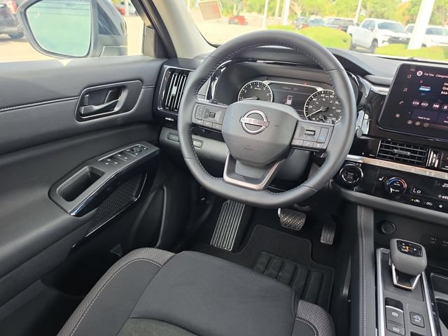 Used 2026 Nissan Pathfinder SV FWD image 9