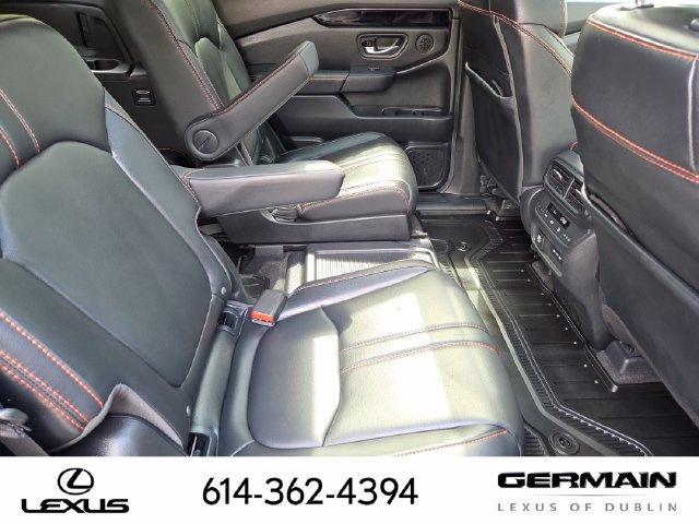Used 2025 Honda Pilot TrailSport image 32