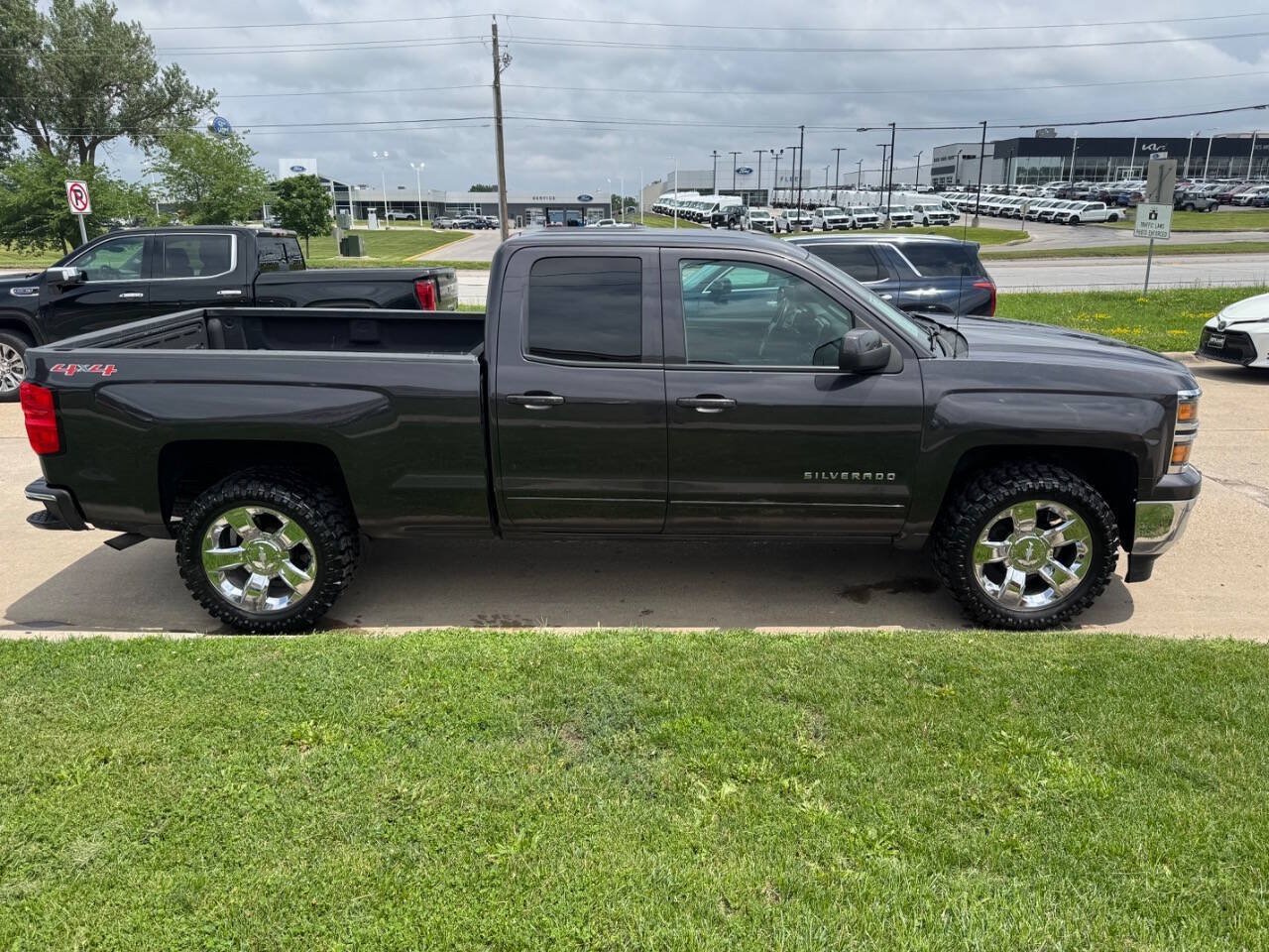 Used 2015 Chevrolet Silverado 1500 LT AWD/4WD image 6