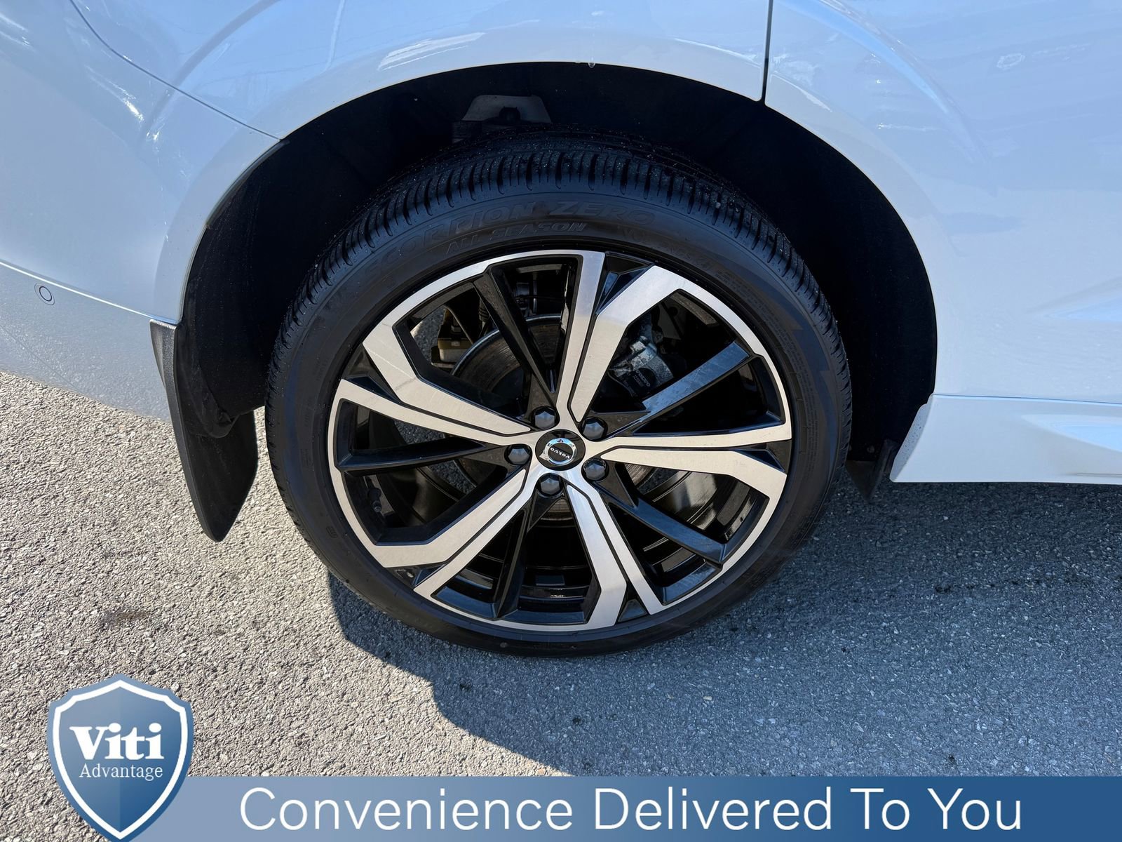 Certified 2023 Volvo XC60 B5 Ultimate w/ Climate Package image 14