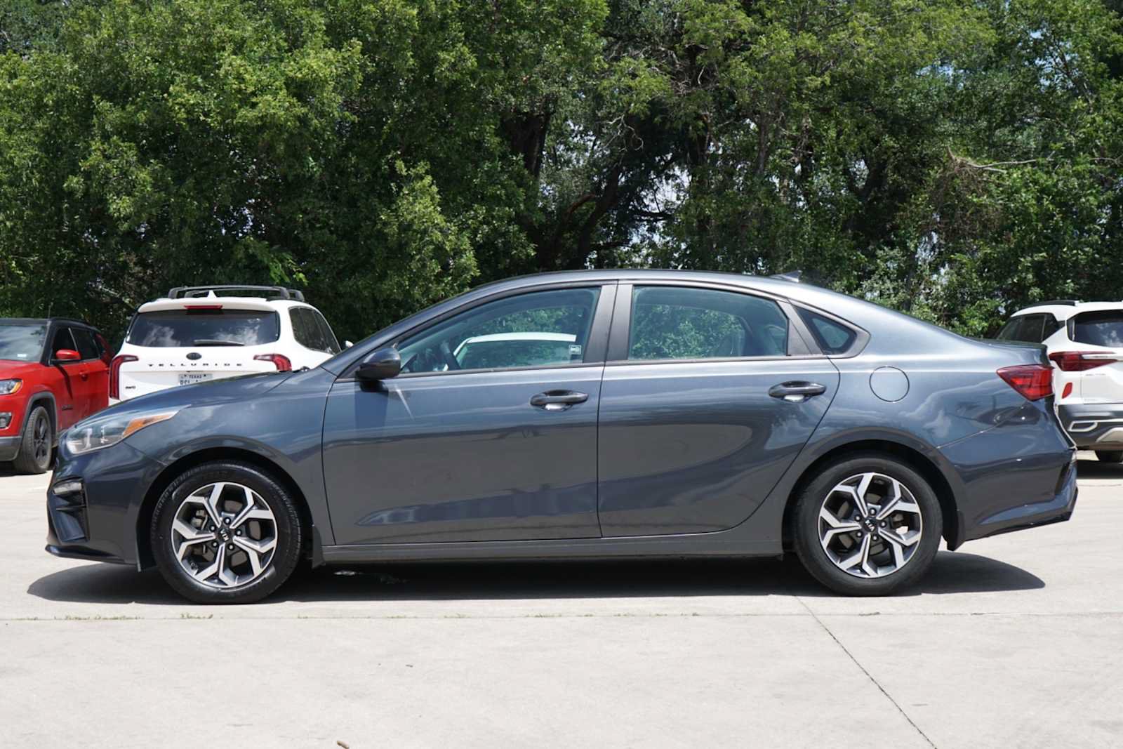 Used 2021 Kia Forte LXS FWD image 2