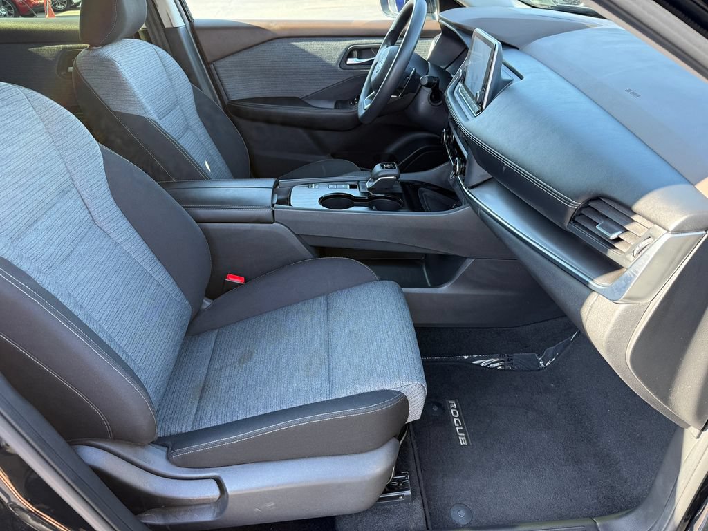 Used 2023 Nissan Rogue SV FWD image 16