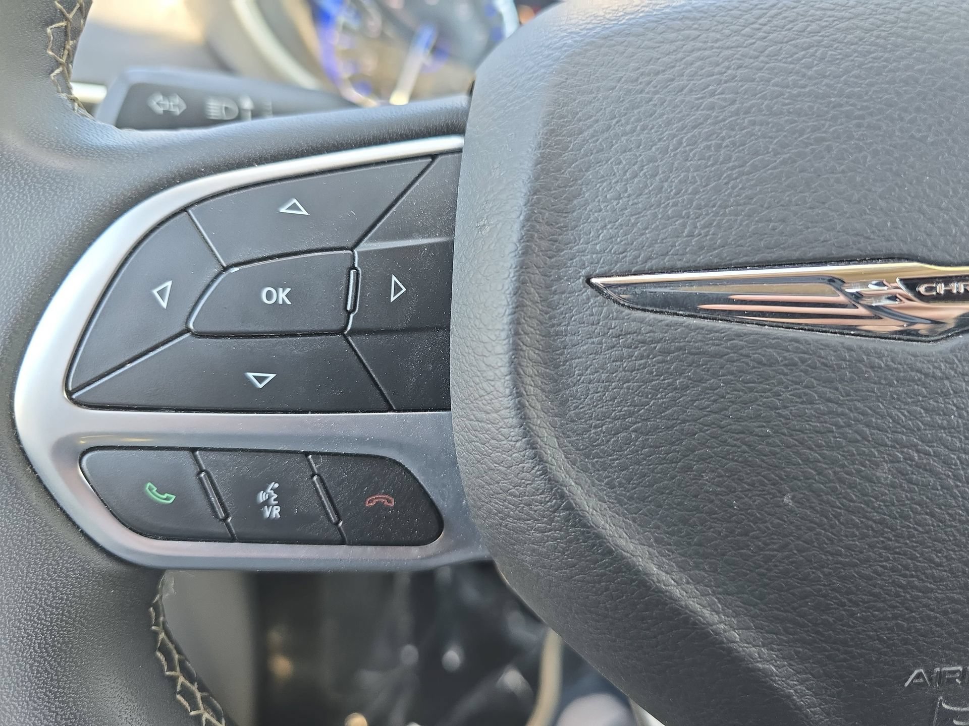 Used 2024 Chrysler Pacifica Touring-L FWD image 15