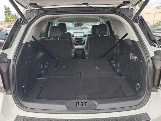 Used 2025 Ford Explorer Active w/ Active Comfort Package RWD image 19