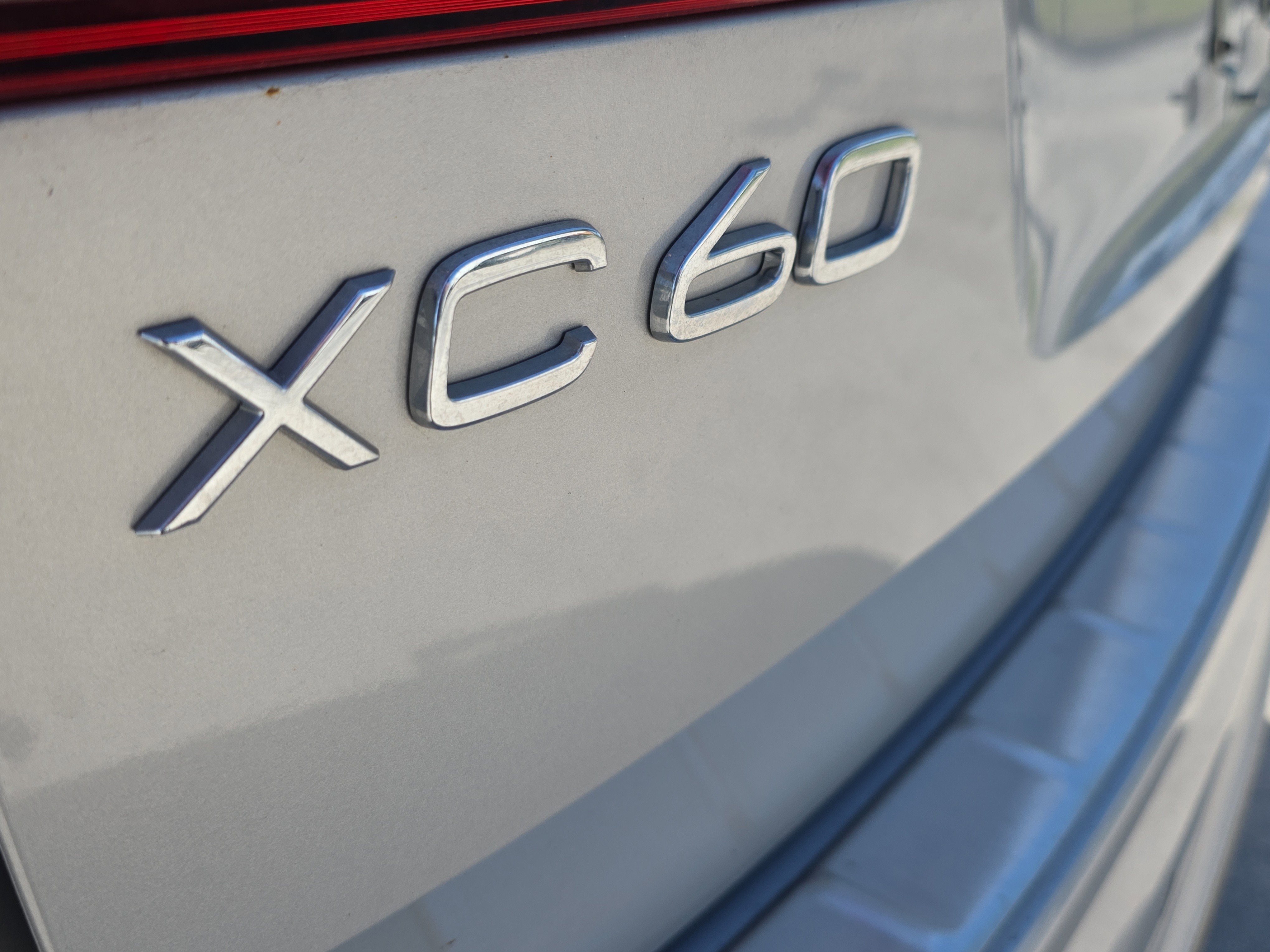 Used 2024 Volvo XC60 B5 Plus w/ Protection Package Premier AWD/4WD image 10