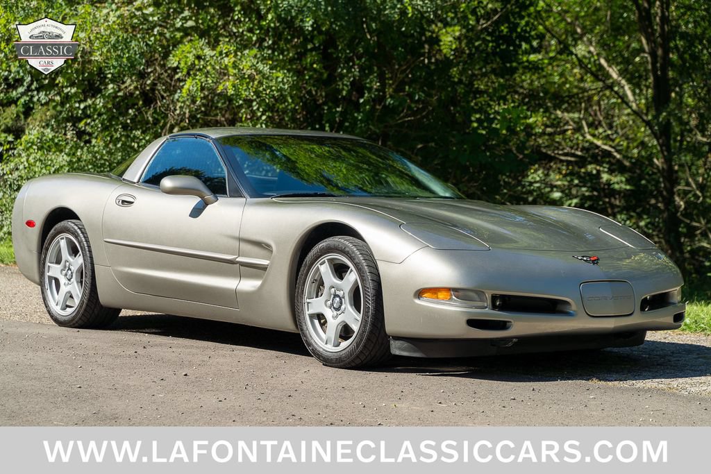 Used 1999 Chevrolet Corvette Coupe RWD image 12