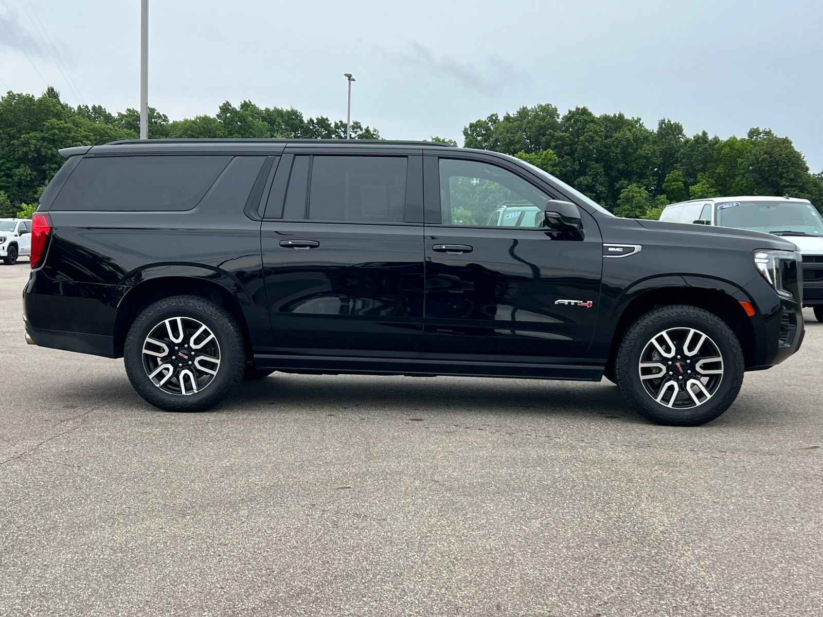 Used 2023 GMC Yukon XL AT4 w/ AT4 Premium Plus Package AWD/4WD image 60