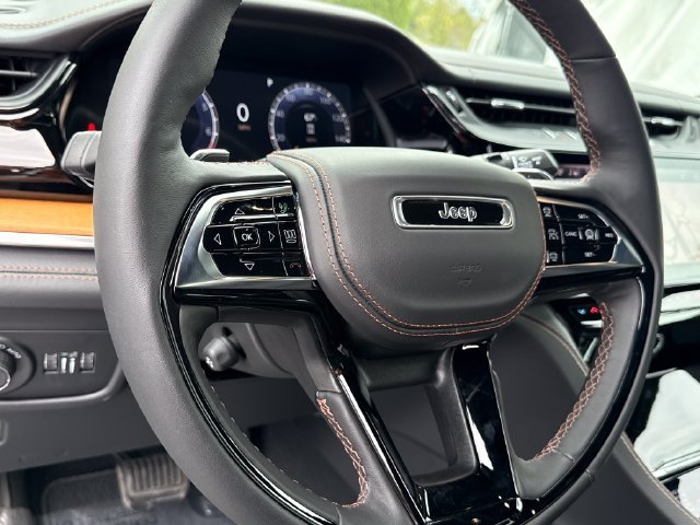 New 2026 Jeep Grand Cherokee Summit w/ Obsidian Package AWD/4WD image 16