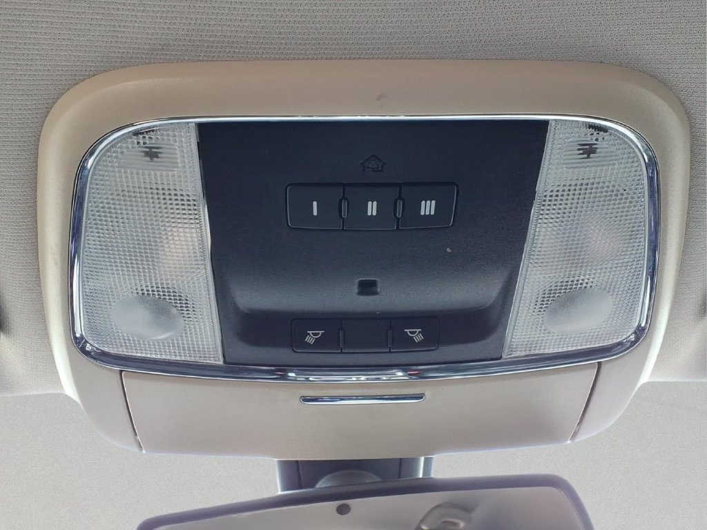 Used 2018 Chrysler 300 Touring w/ Driver Convenience Group RWD image 19