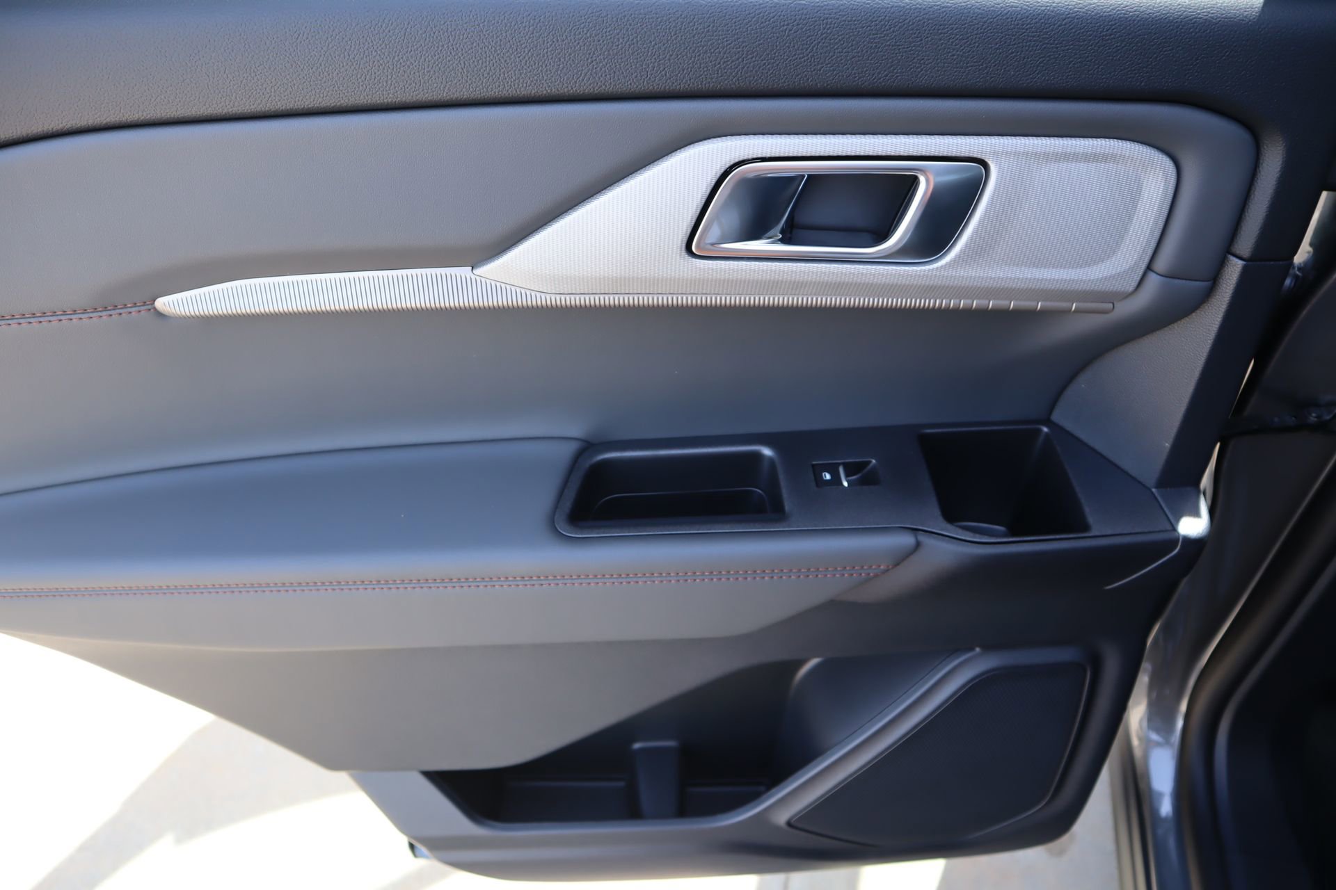 New 2026 Ford Explorer Active w/ Active Comfort Package RWD image 17
