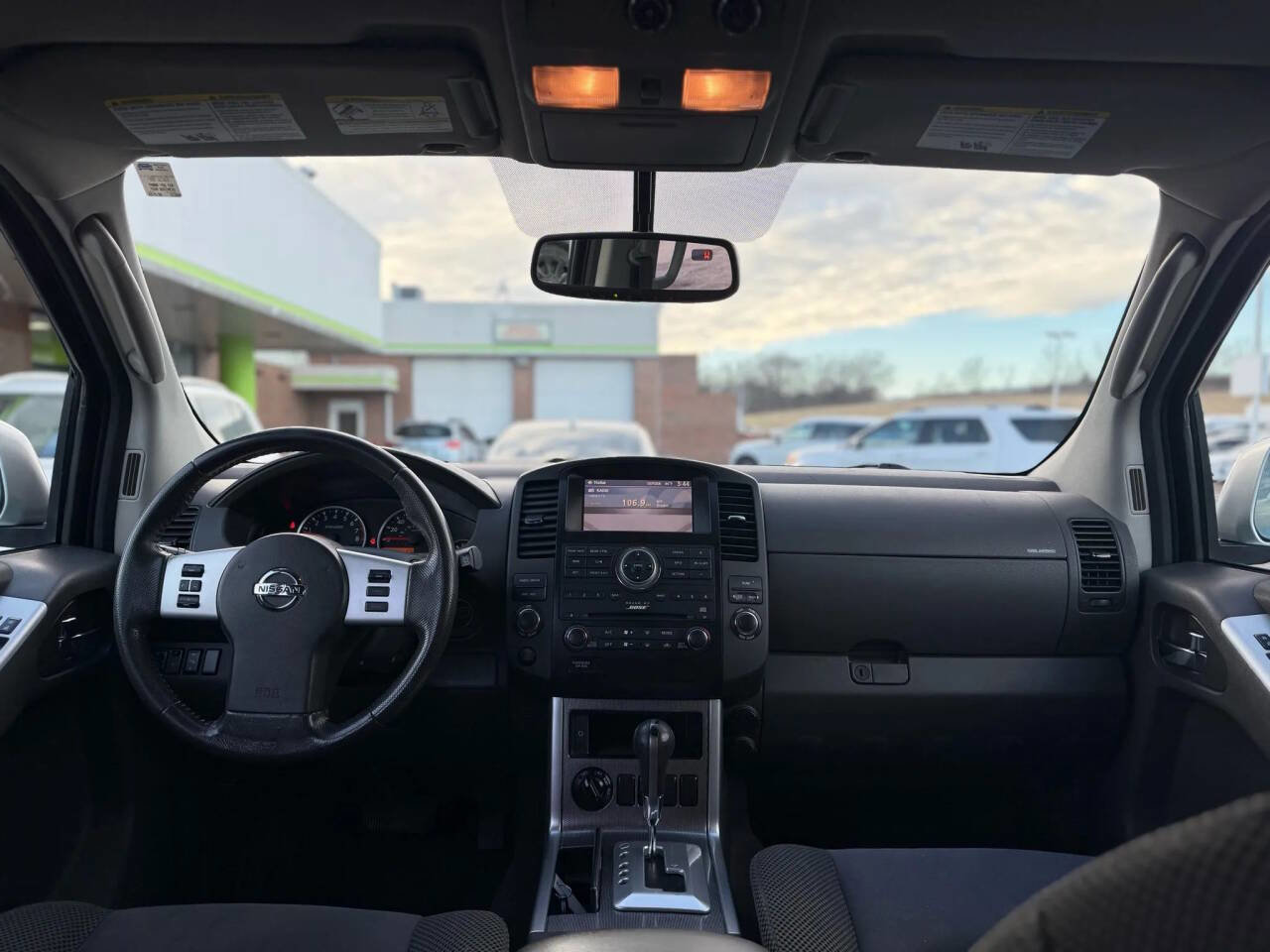 Used 2010 Nissan Pathfinder SE w/ SE Premium Journey Pkg image 26