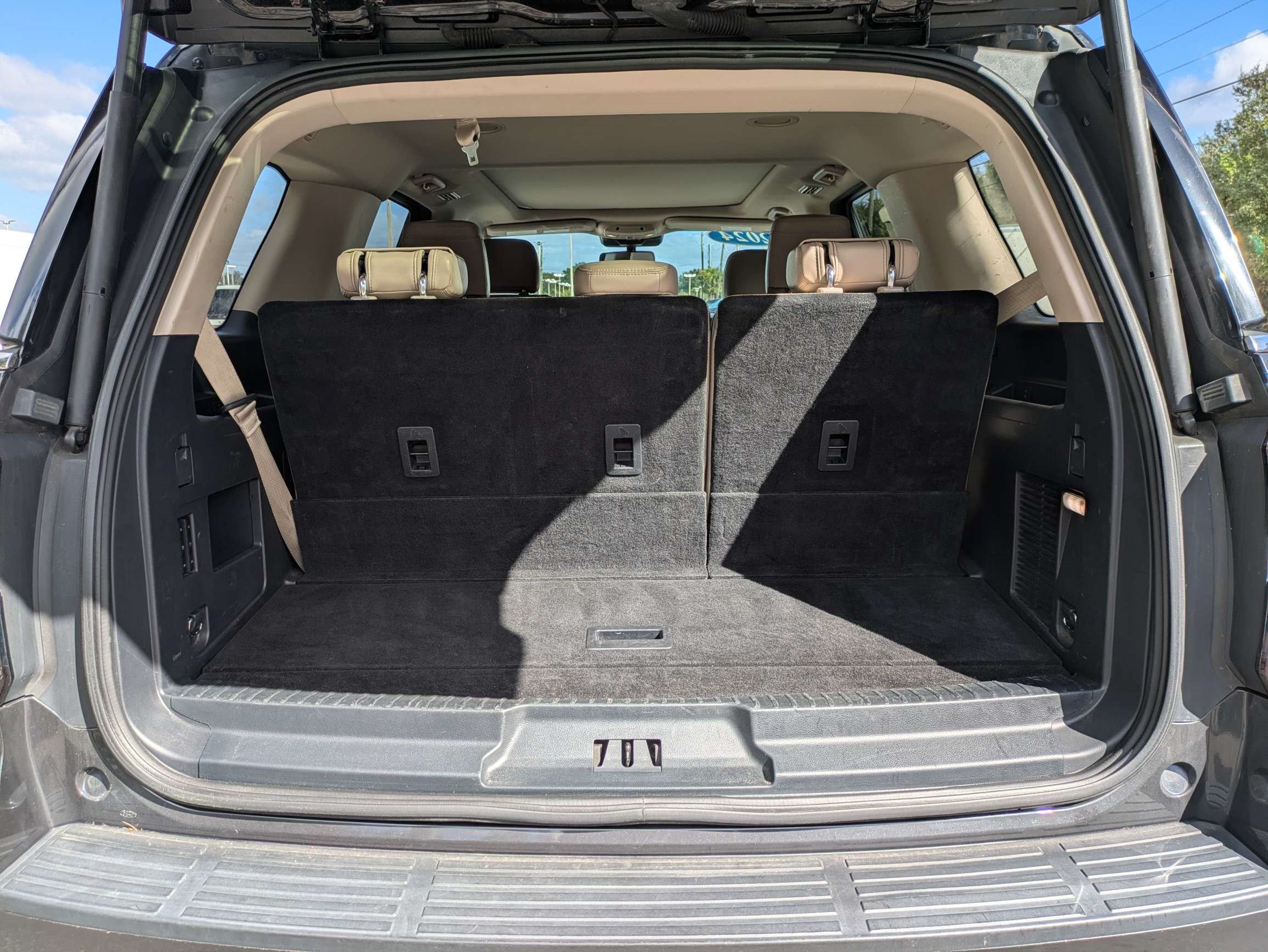 Used 2024 Ford Expedition Limited RWD image 12