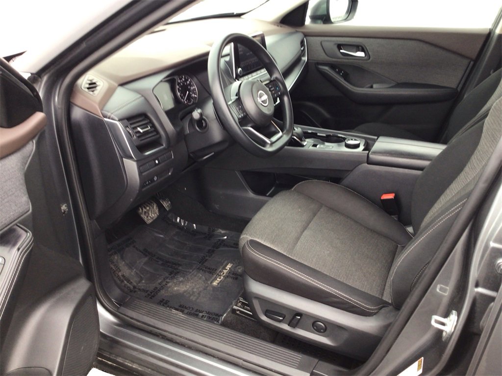 Used 2023 Nissan Rogue SV image 9