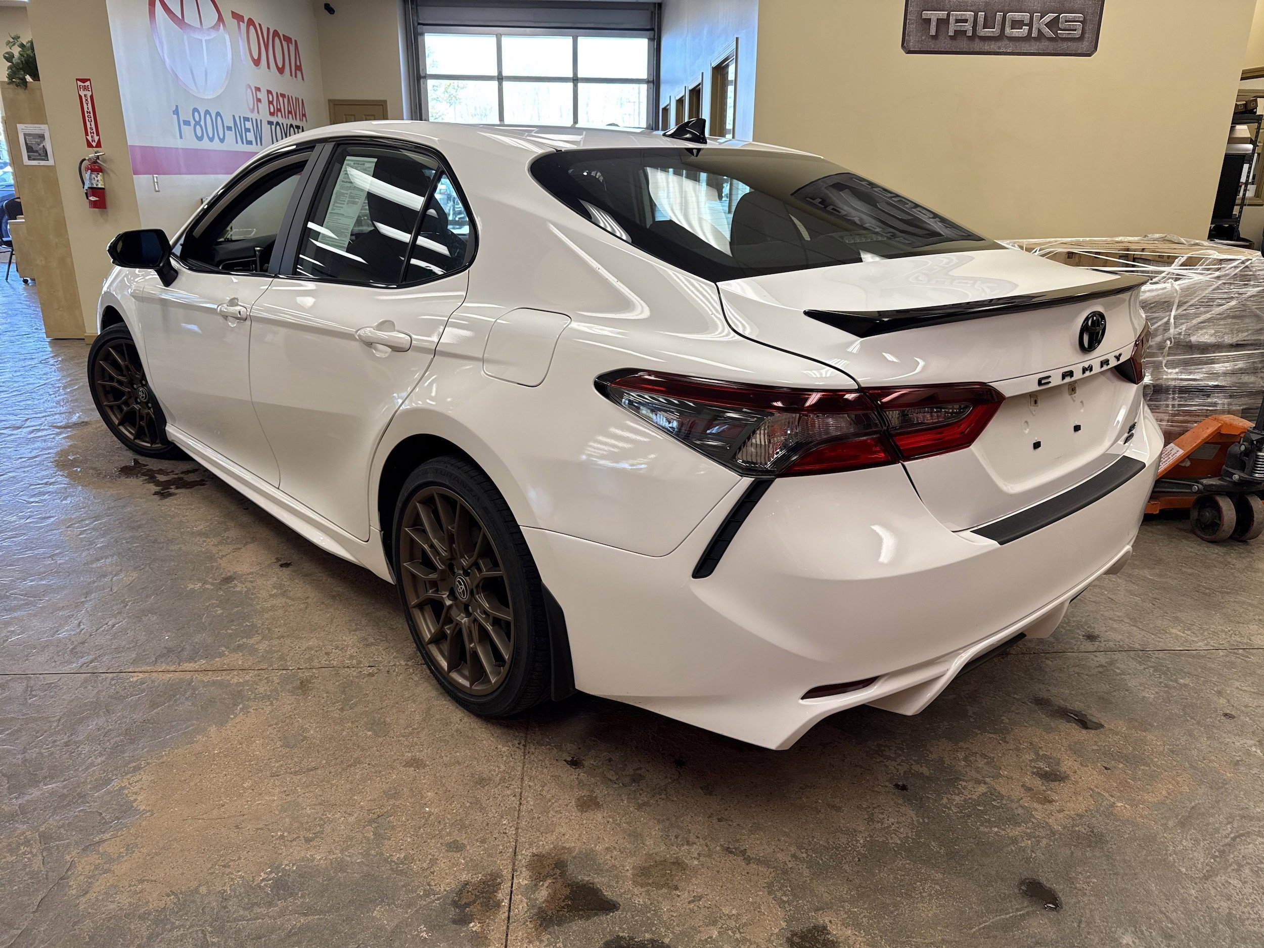 Used 2023 Toyota Camry SE w/ Convenience Package AWD/4WD image 7