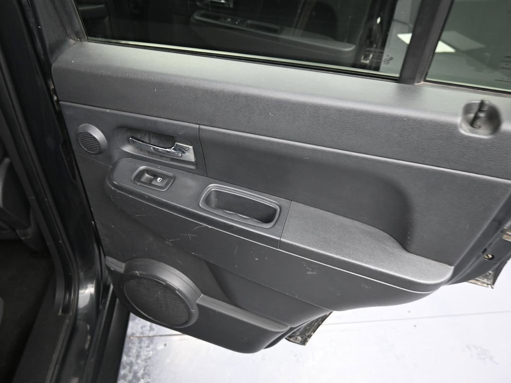 Used 2011 Jeep Liberty Sport image 27