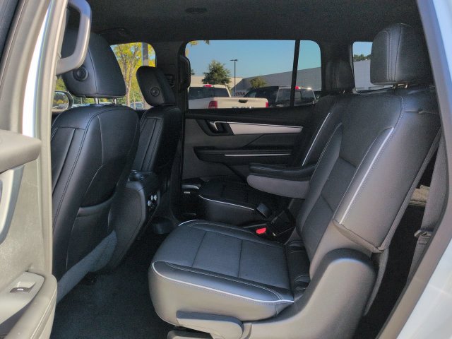 Used 2025 Buick Enclave Preferred FWD image 14
