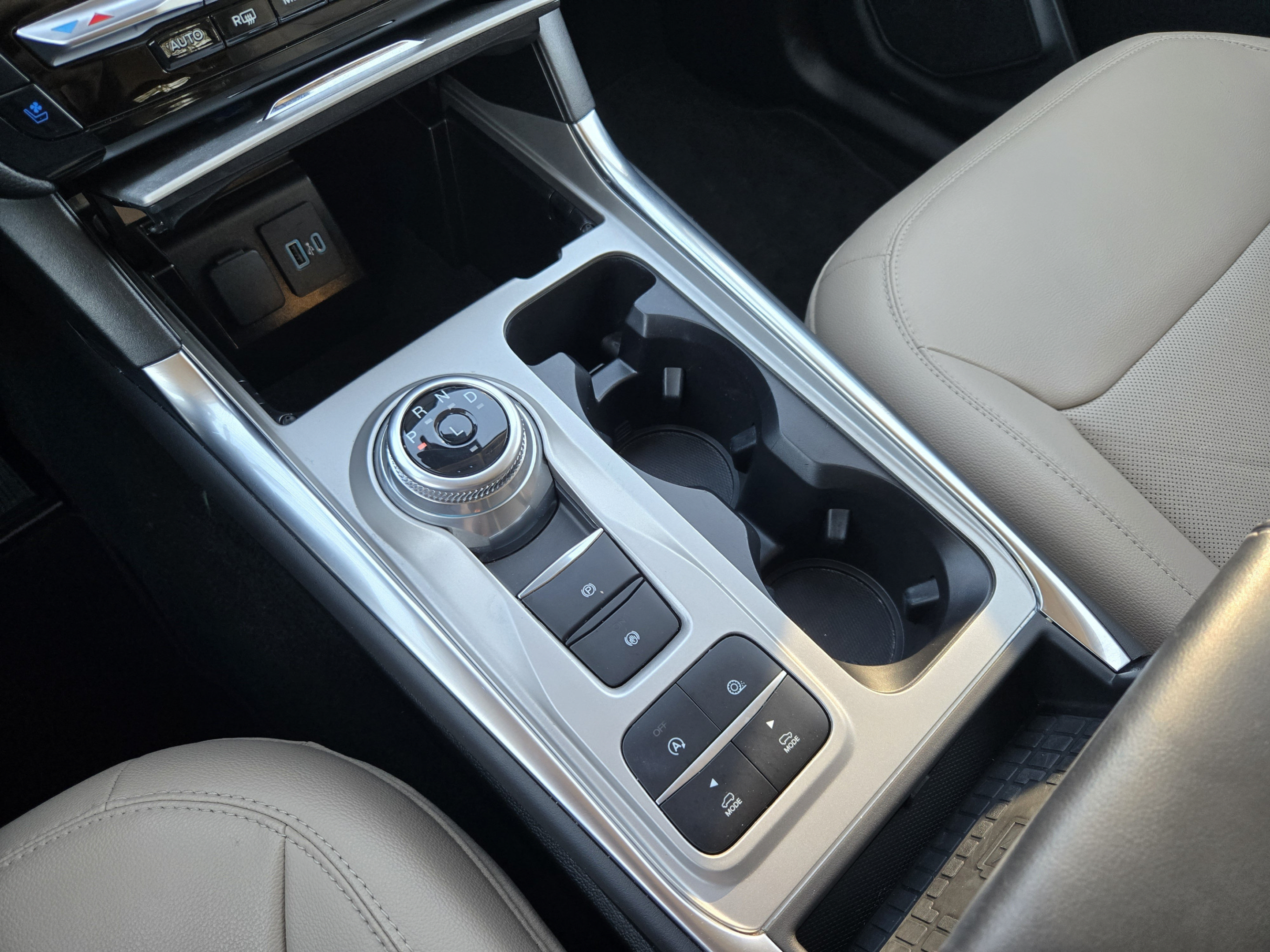 Used 2023 Ford Explorer Limited w/ Limited Technology Package RWD image 12