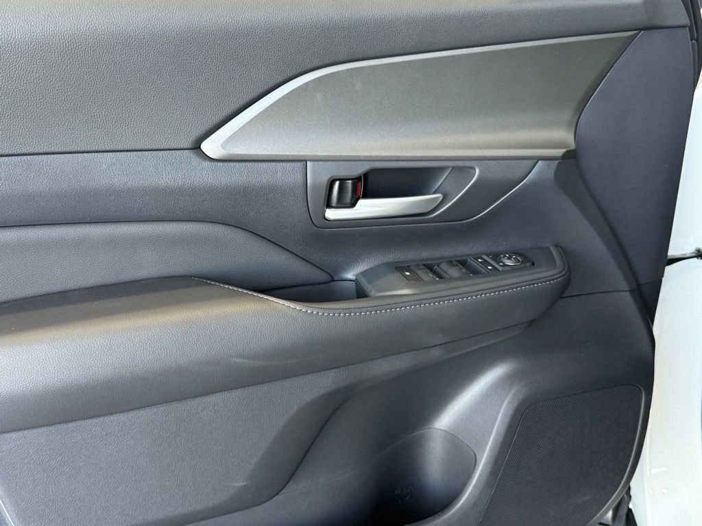 New 2026 Toyota Grand Highlander XLE image 14