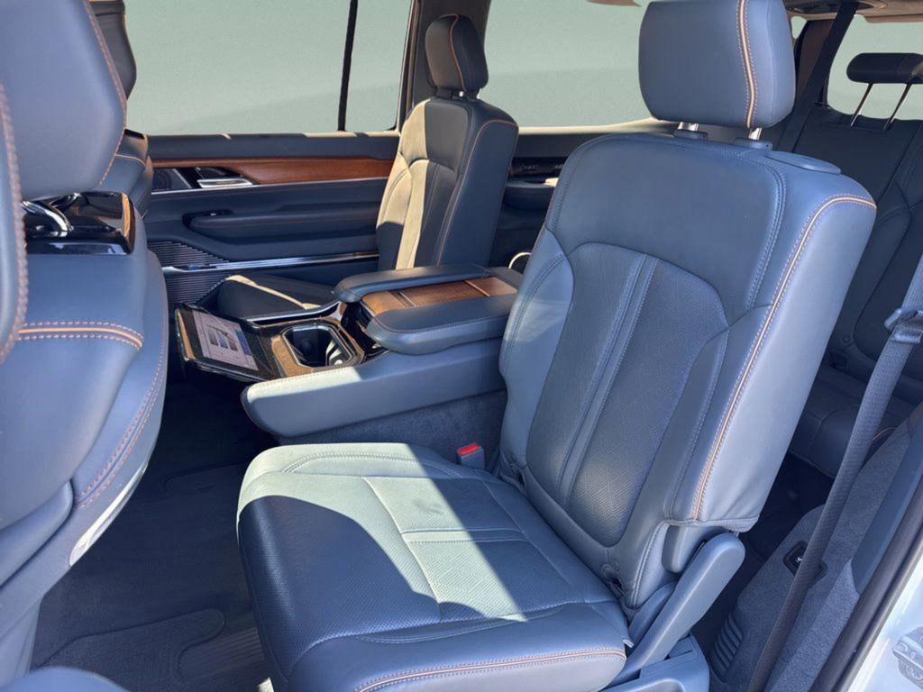Used 2022 Jeep Grand Wagoneer Series II w/ Premium Group II image 3