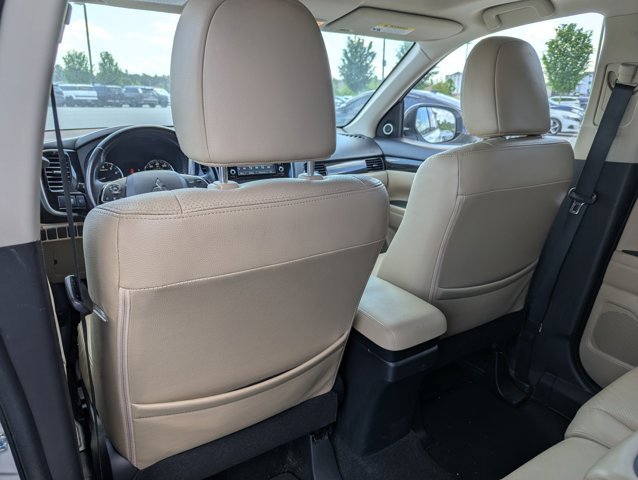 Used 2016 Mitsubishi Outlander SE image 24