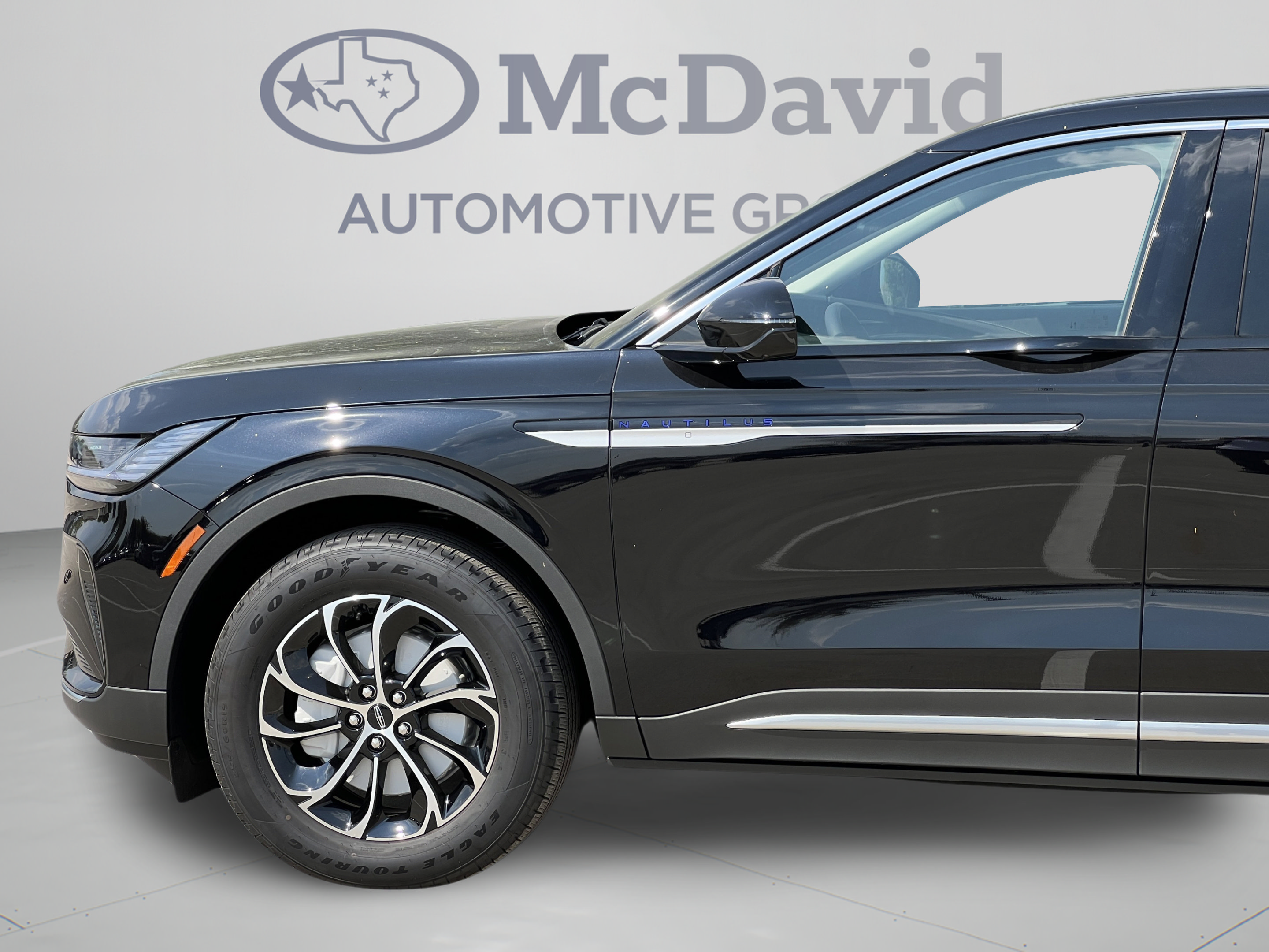 New 2025 Lincoln Nautilus Premier w/ Equipment Group 102A AWD/4WD image 31