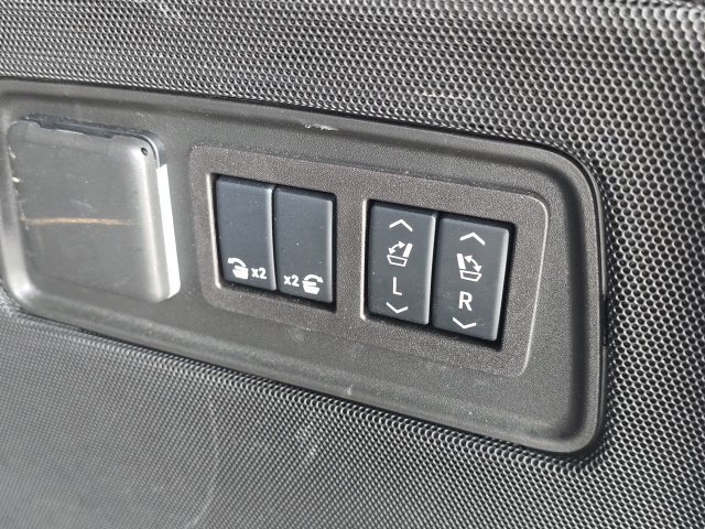 Used 2024 Cadillac Escalade Premium Luxury AWD/4WD image 12