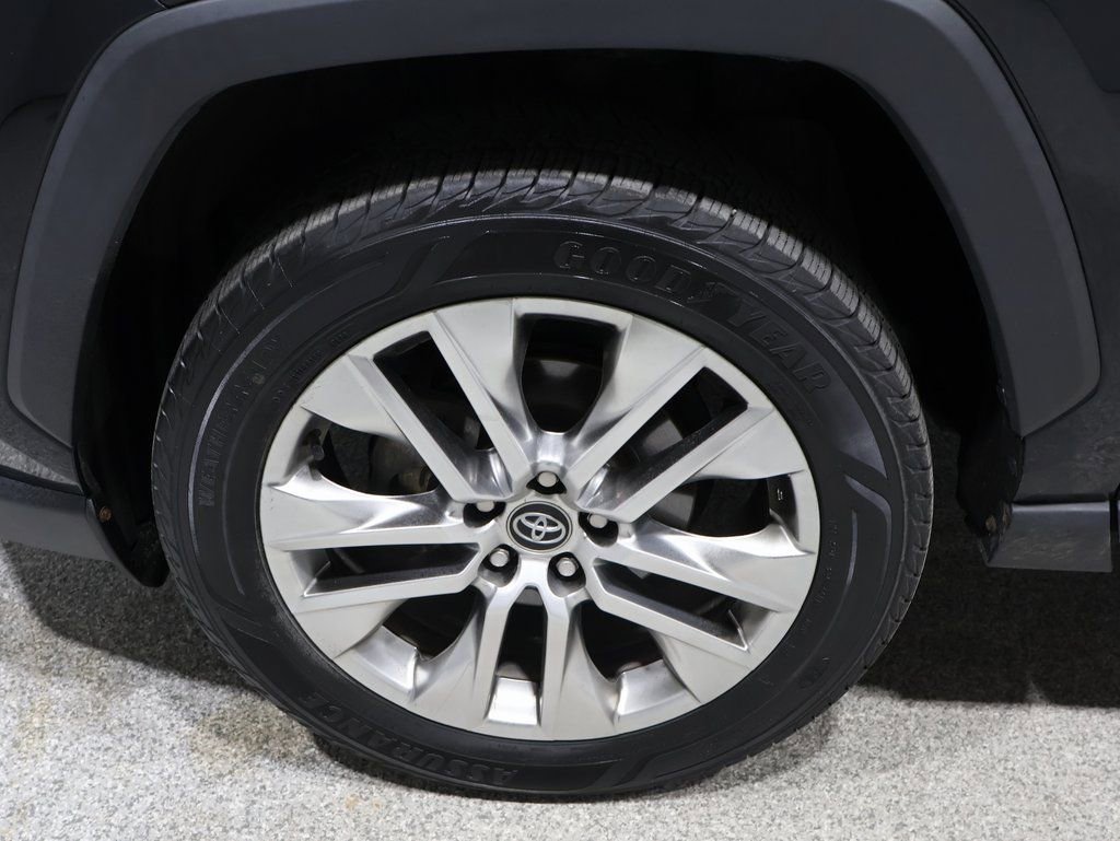Used 2021 Toyota RAV4 XLE Premium image 9