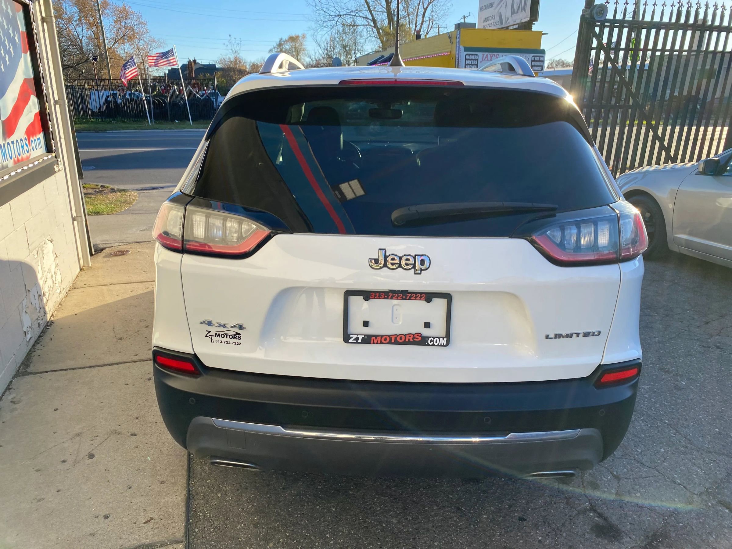Used 2019 Jeep Cherokee Limited image 7